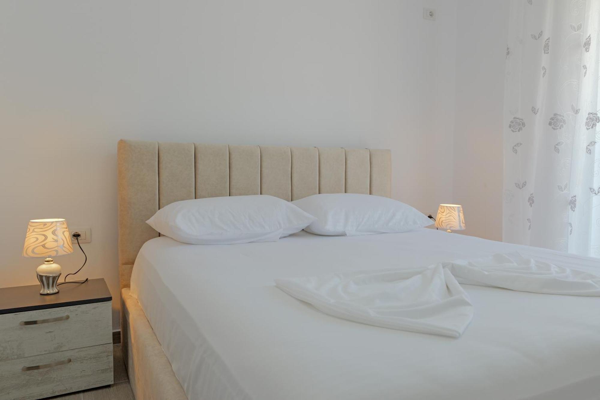 Aldisen Apartment Sarandë Exterior foto